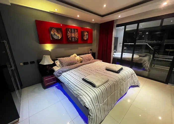 306 Promotion Modern 1 Bedroom Apartment In Bangla Road Patong Beach With Private Jacuzzi & Roof Top Pool